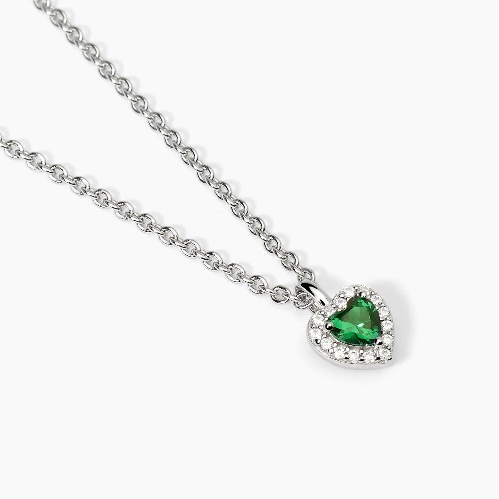 Girocollo in argento con smeraldo sintetico a forma di cuore