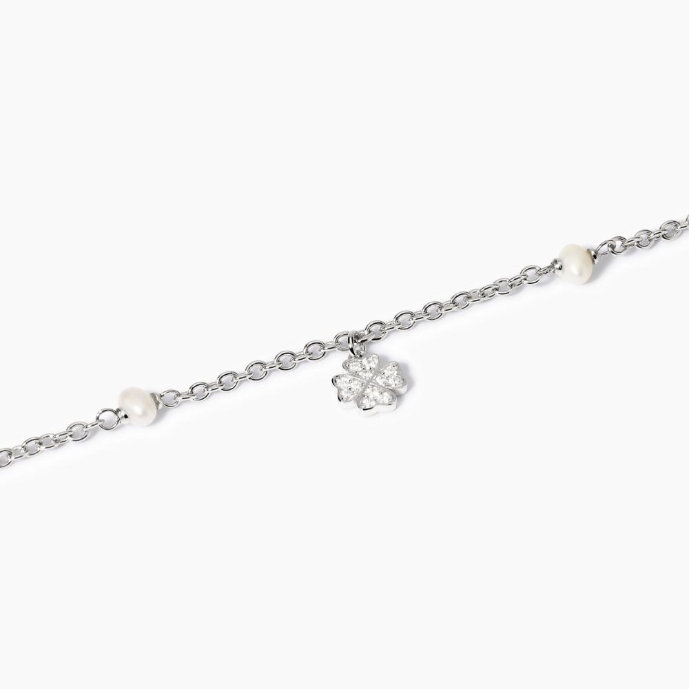 Bracciale con perle coltivate e ciondolo quadrifoglio