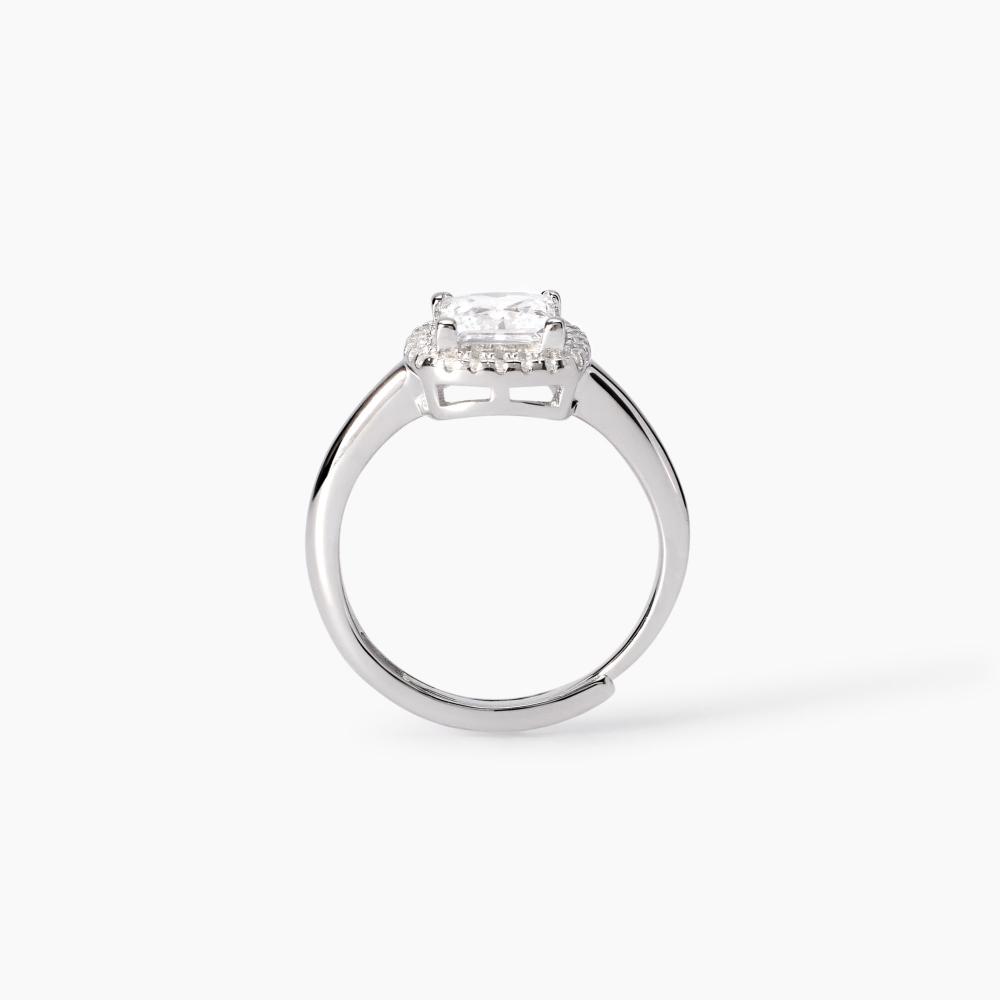 Anello in argento con zircone