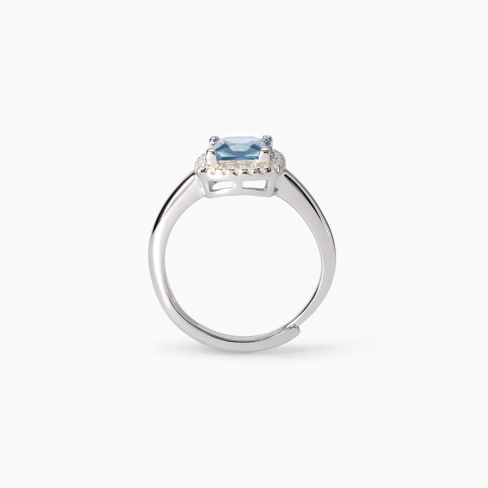 Anello con acquamarina sintetica