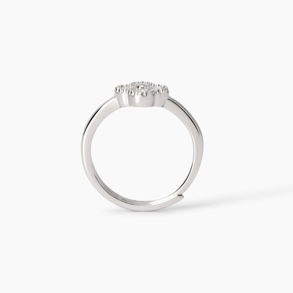 Anello in argento con fiore in zirconi