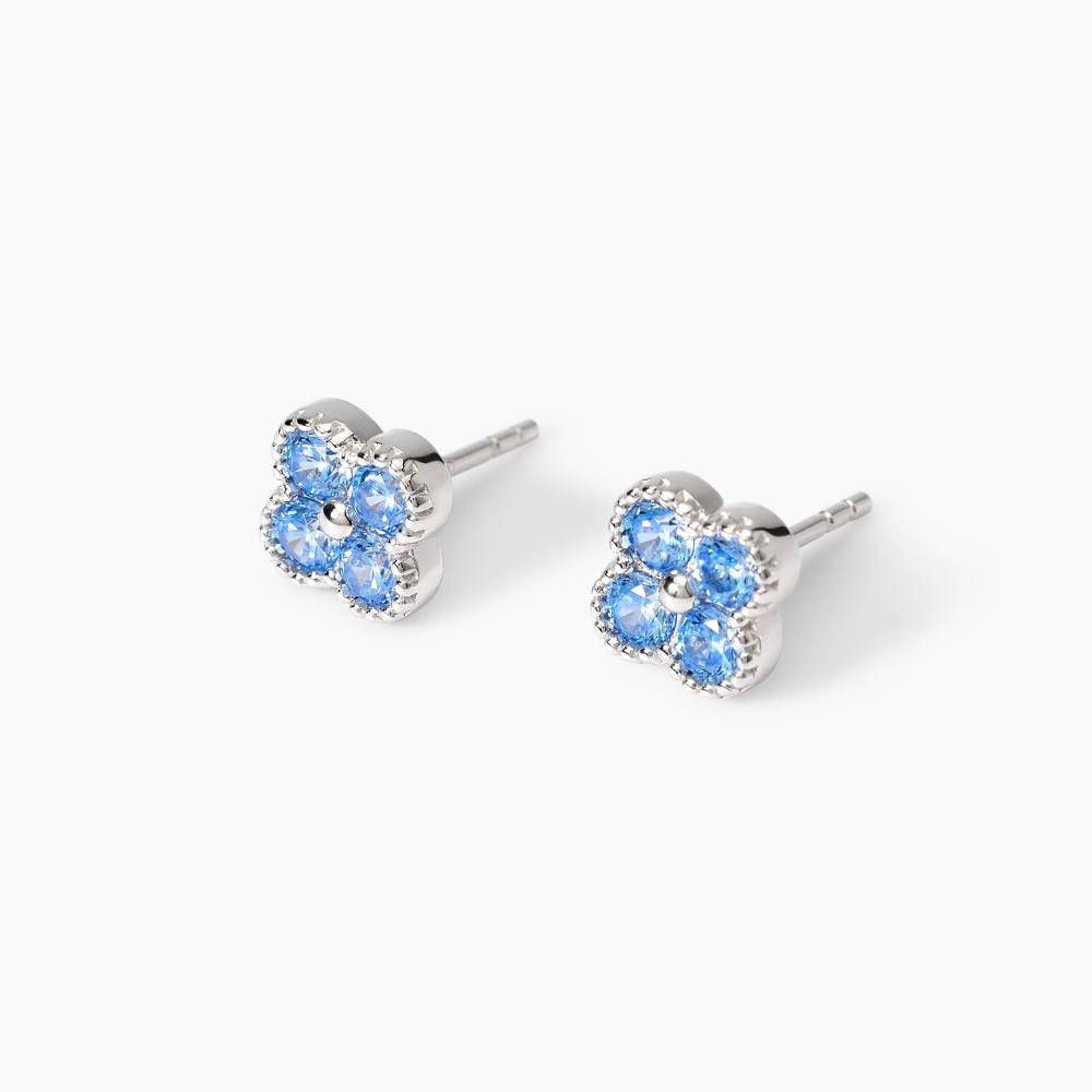 Orecchini con fiore azzurro